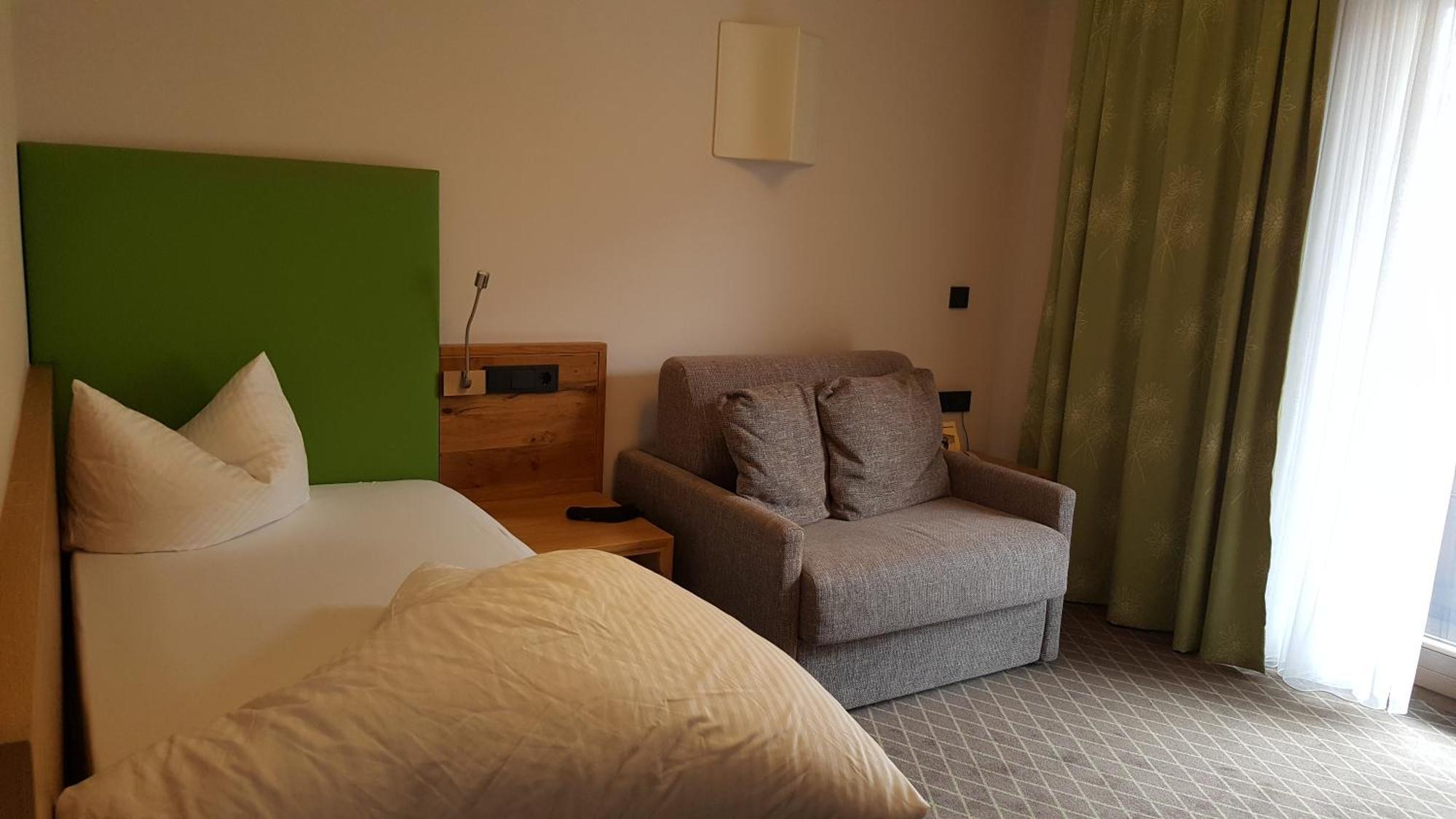 Hotel Mozart Landeck Bagian luar foto