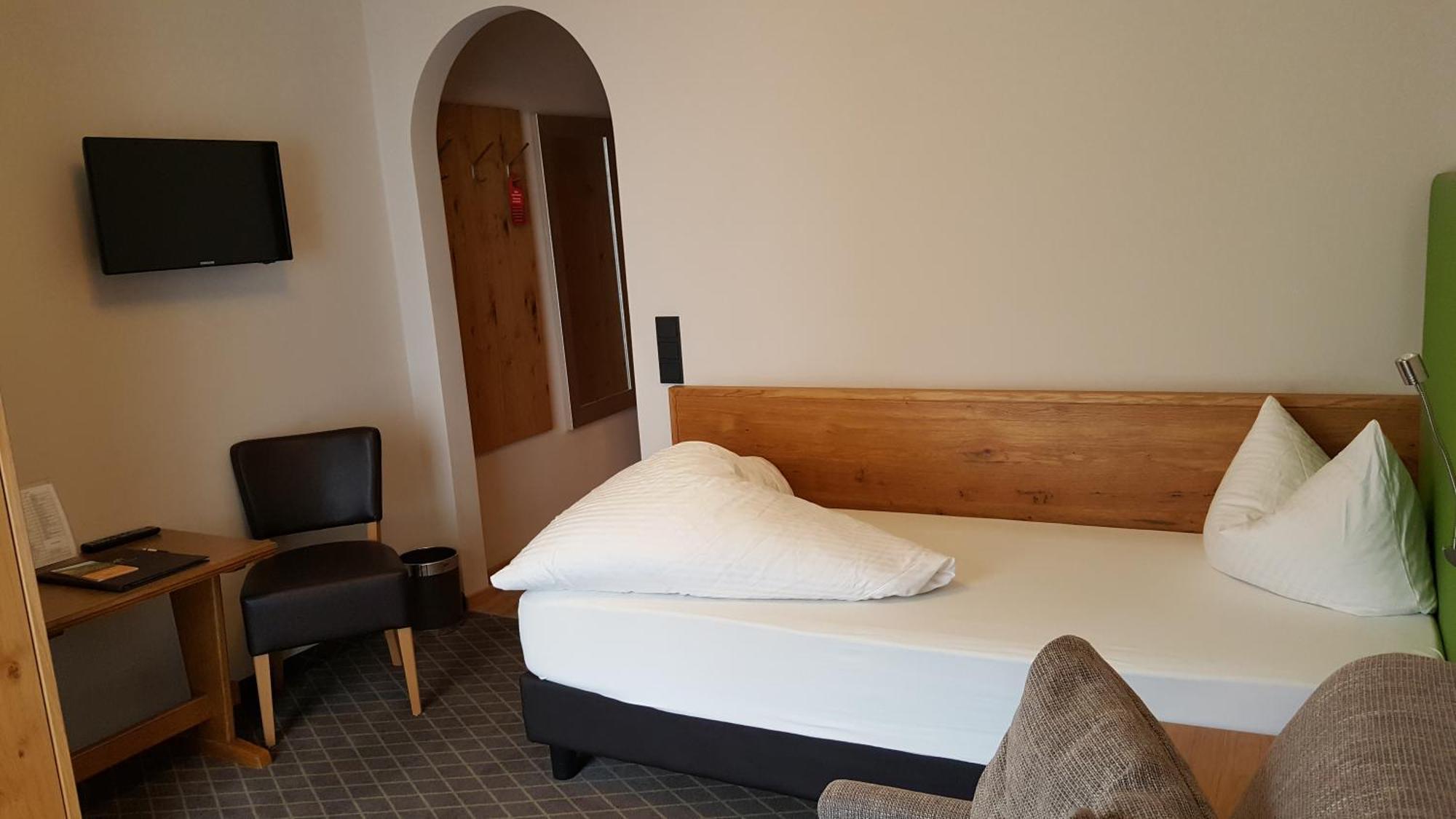 Hotel Mozart Landeck Bagian luar foto