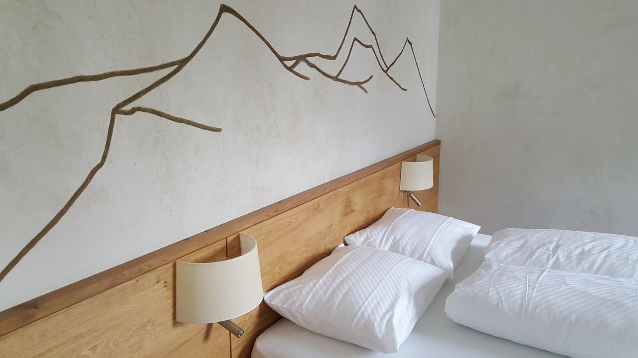 Hotel Mozart Landeck Bagian luar foto