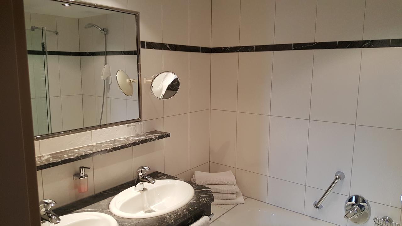 Hotel Mozart Landeck Bagian luar foto