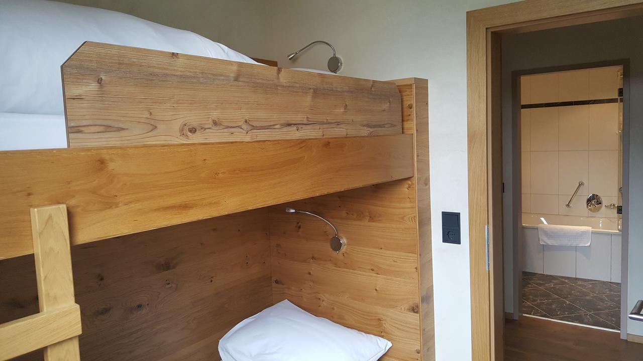 Hotel Mozart Landeck Bagian luar foto