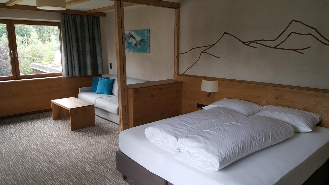 Hotel Mozart Landeck Bagian luar foto