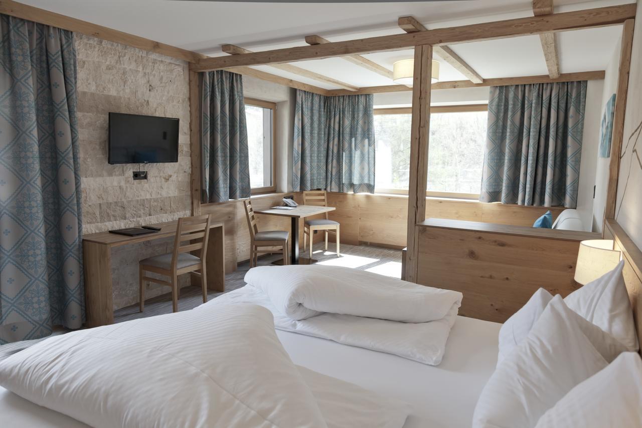 Hotel Mozart Landeck Bagian luar foto