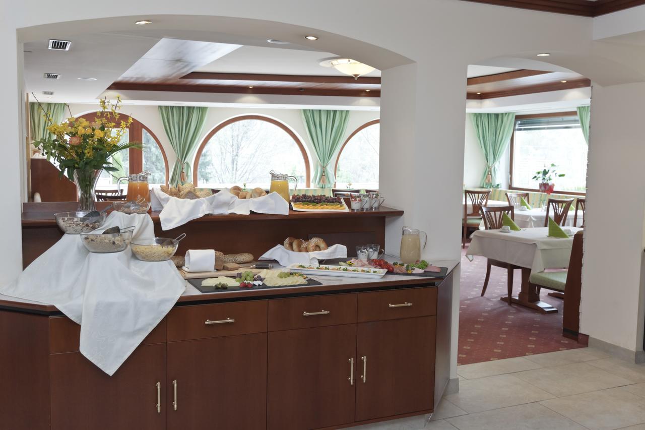 Hotel Mozart Landeck Bagian luar foto